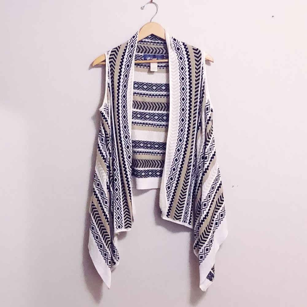✨Asymmetrical Geo/Tribal Print Sleeveless Kimono✨.